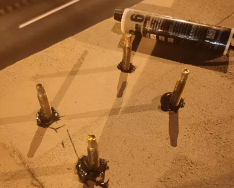 施邦注射式植筋膠植筋錨固現(xiàn)場 施邦注射式植筋膠植筋錨固現(xiàn)場