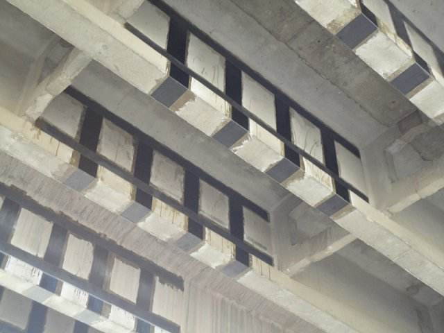 加固橋梁的“黑金”鎧甲，碳纖維布的“戰(zhàn)術(shù)”特點你了解嗎？