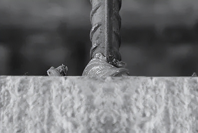 植筋加固小知識：為什么鋼筋要緩緩旋轉(zhuǎn)植入孔洞？